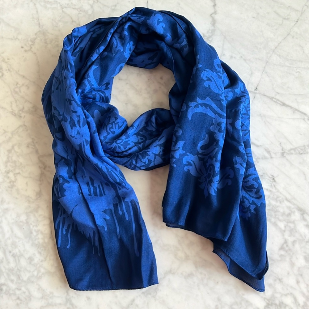 Stella & Dot Blue Print Scarf